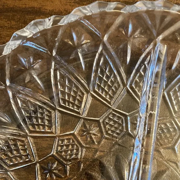 Vintage 8” Round 3 Divided Sections Glass Dish - Picture 6 of 7